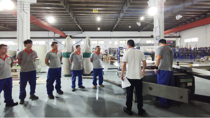 依斯倍定期開展安全培訓課程，組織人員演練應急預案